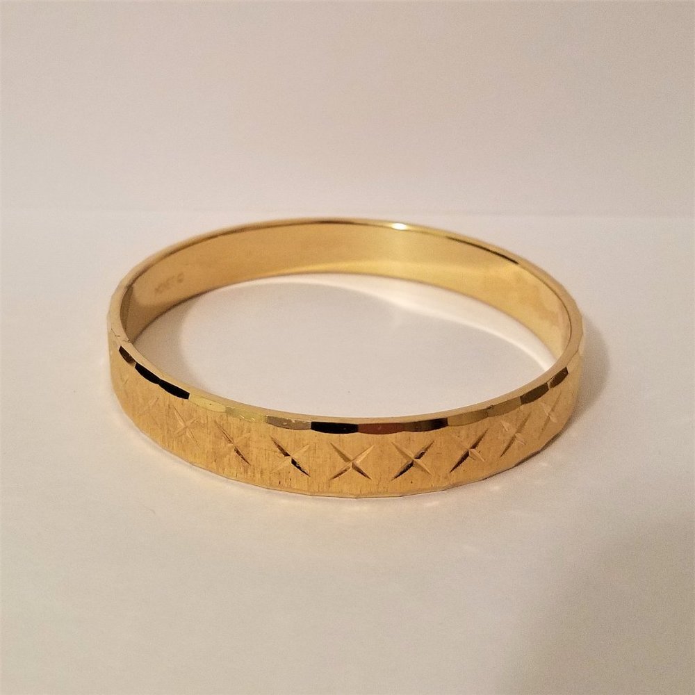 Vtg Monet Gold Tone Diamond Cut Xs Bangle Bracelet